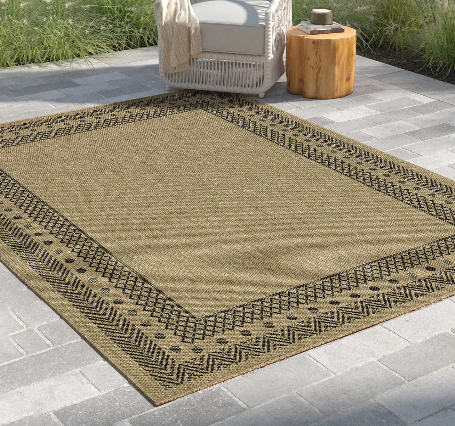 Earth - 5'3" X 7'3" Polypropylene Indoor, Outdoor Area Rug - Jute / Black