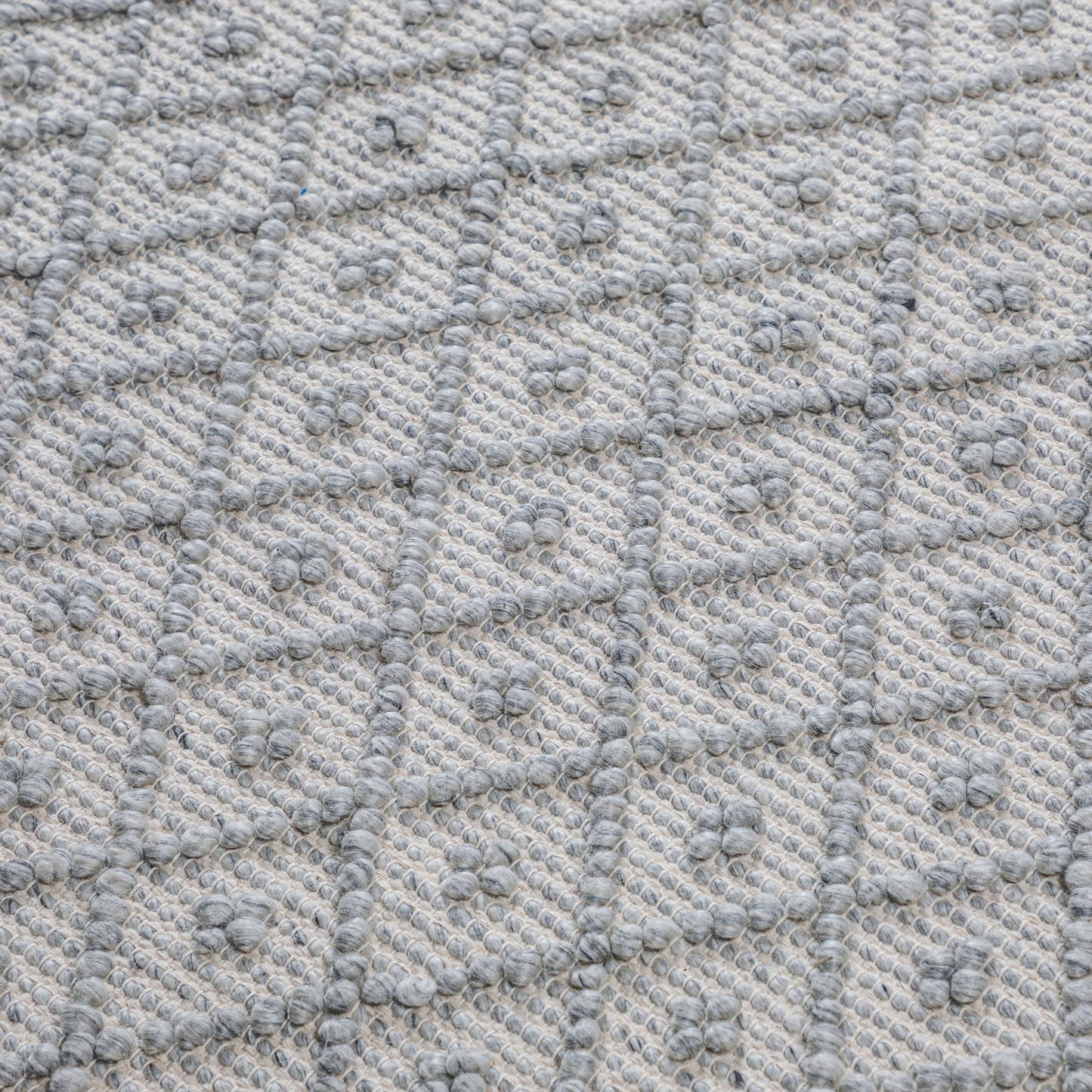 Millow - 6' X 9' Area Rug - Silver