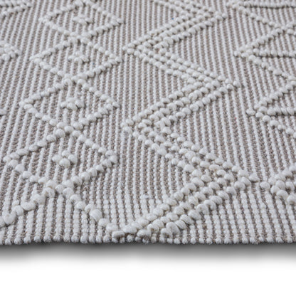 Orton - 6' X 9' Area Rug - Ivory / Taupe