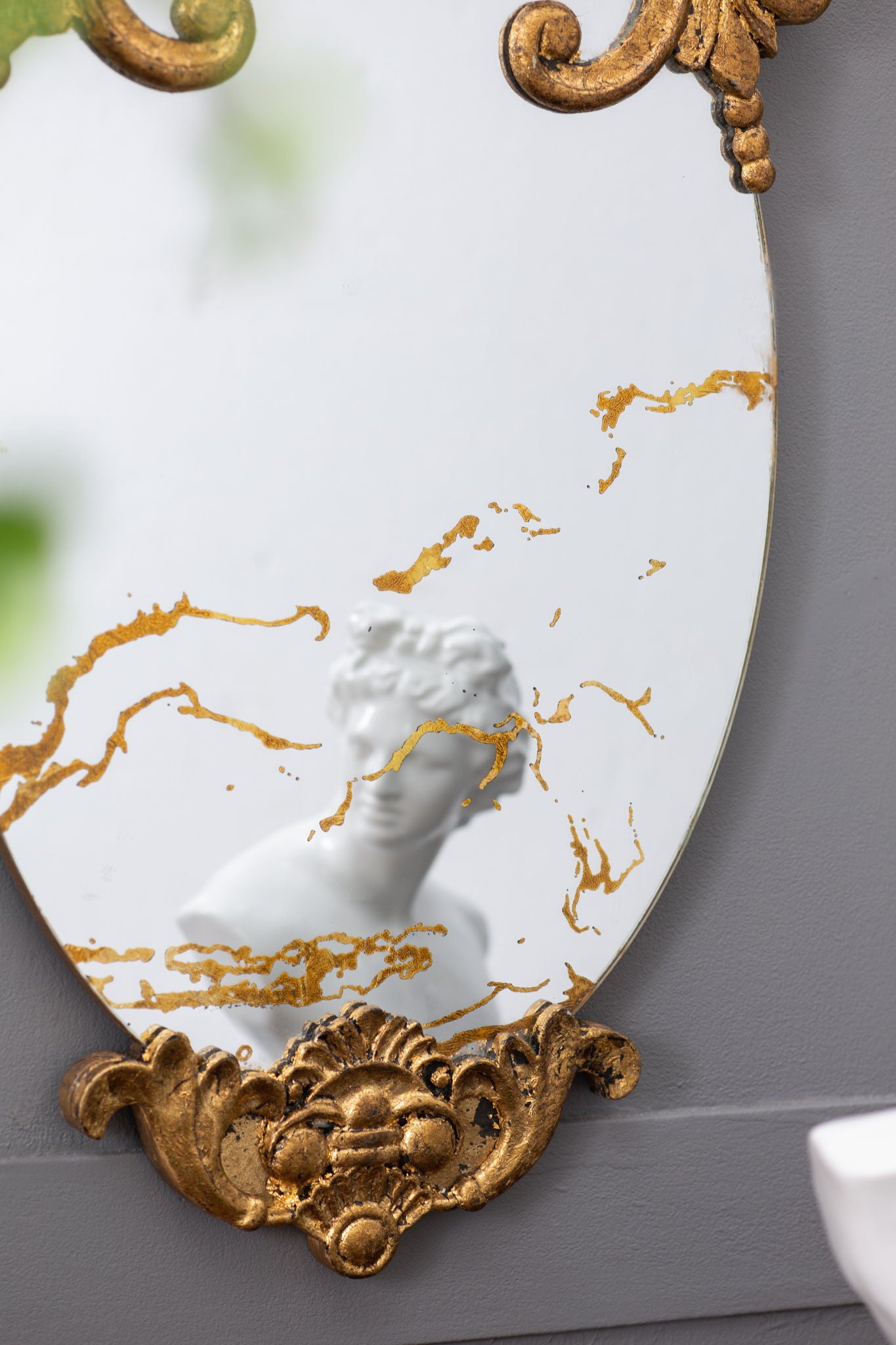 Decorative Oval Wall Mirror, Accent Mirror For Living Room, Entryway, Bedroom - Gold