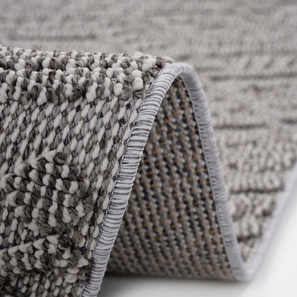 Guros - 6' X 9' Traditional Indoor / Outdoor Area Rug - White